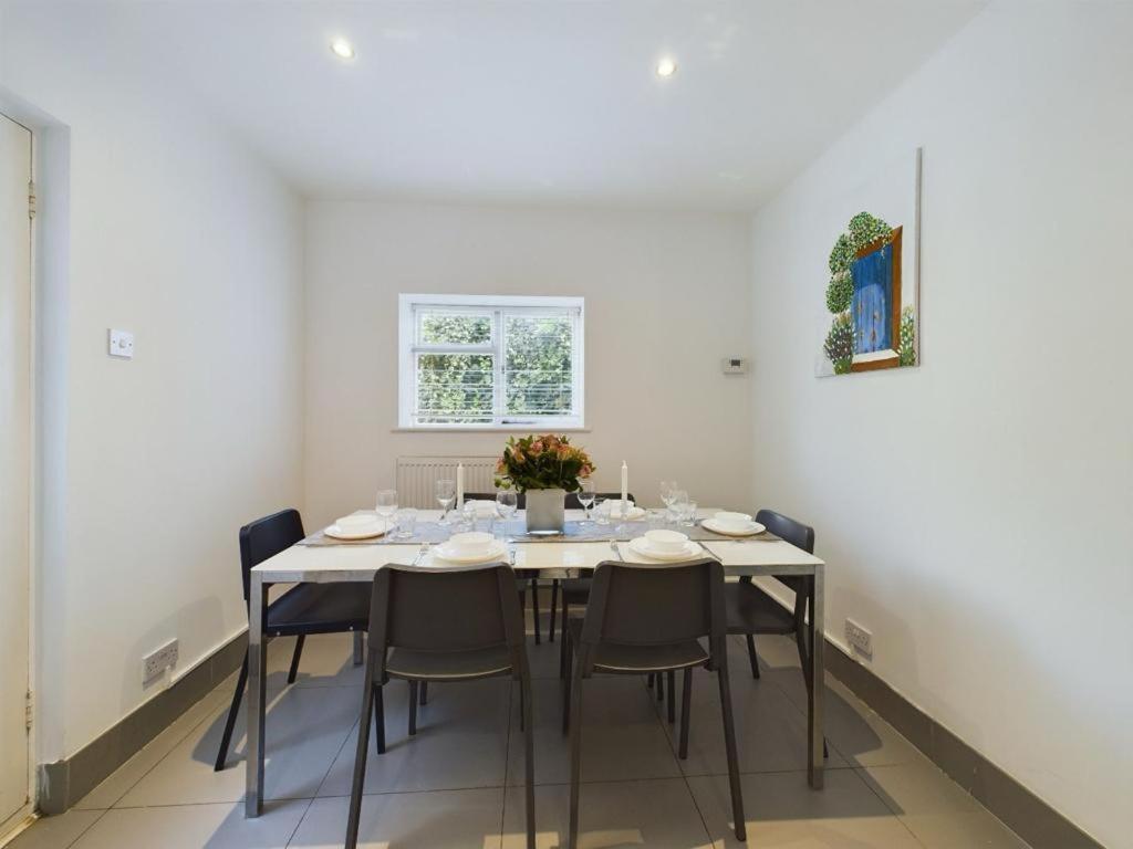 Luxury 4-Bedroom Modern Flat In Central London Steps From Station, Sleeps 9 In Style! Quarto foto