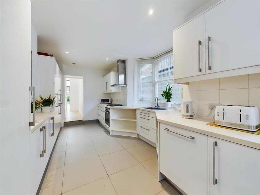 Luxury 4-Bedroom Modern Flat In Central London Steps From Station, Sleeps 9 In Style! Quarto foto
