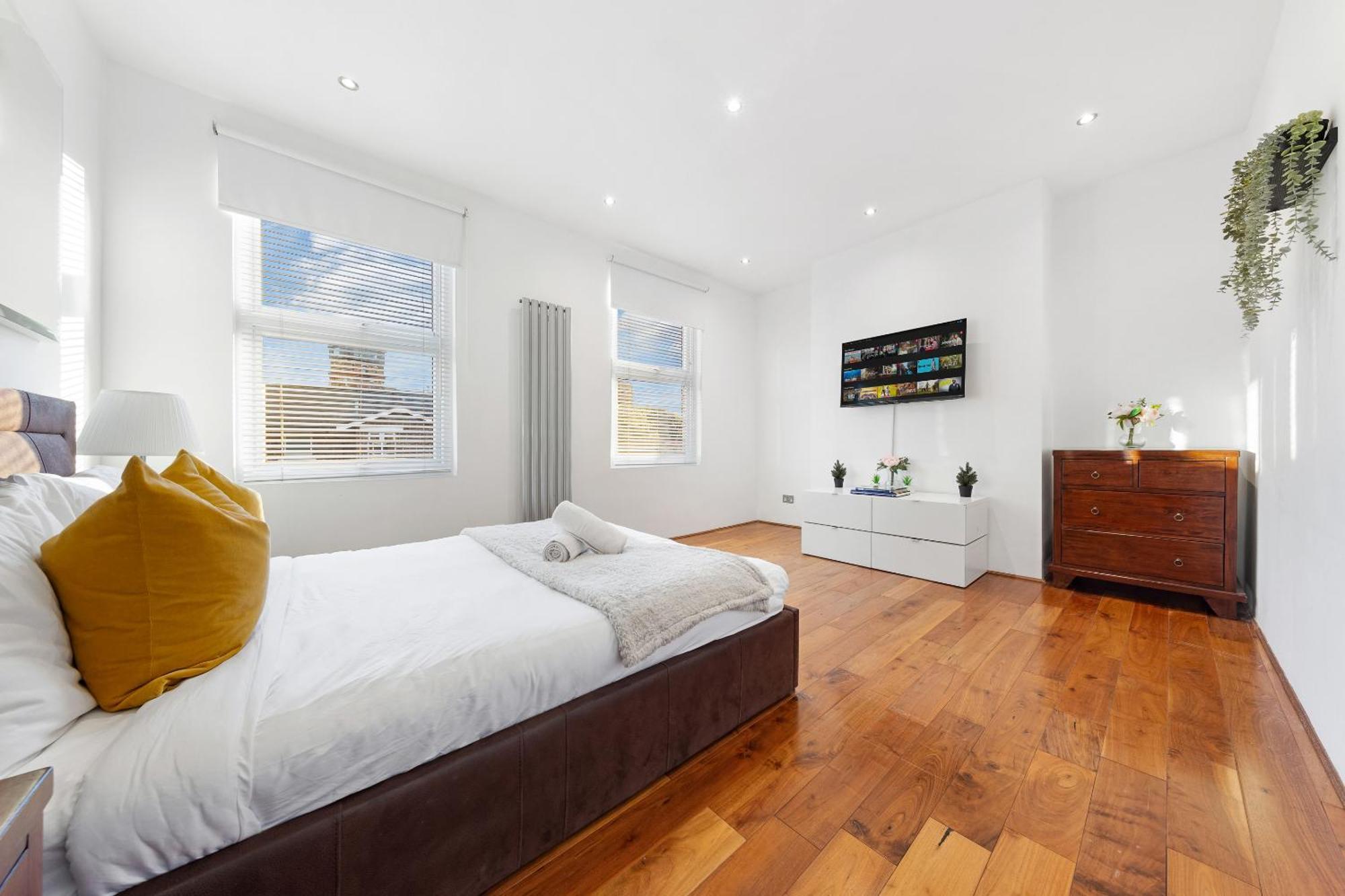Luxury 4-Bedroom Modern Flat In Central London Steps From Station, Sleeps 9 In Style! Exterior foto
