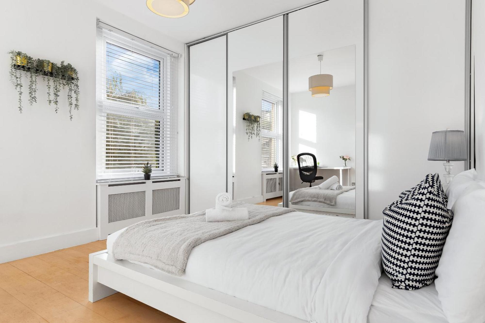 Luxury 4-Bedroom Modern Flat In Central London Steps From Station, Sleeps 9 In Style! Exterior foto